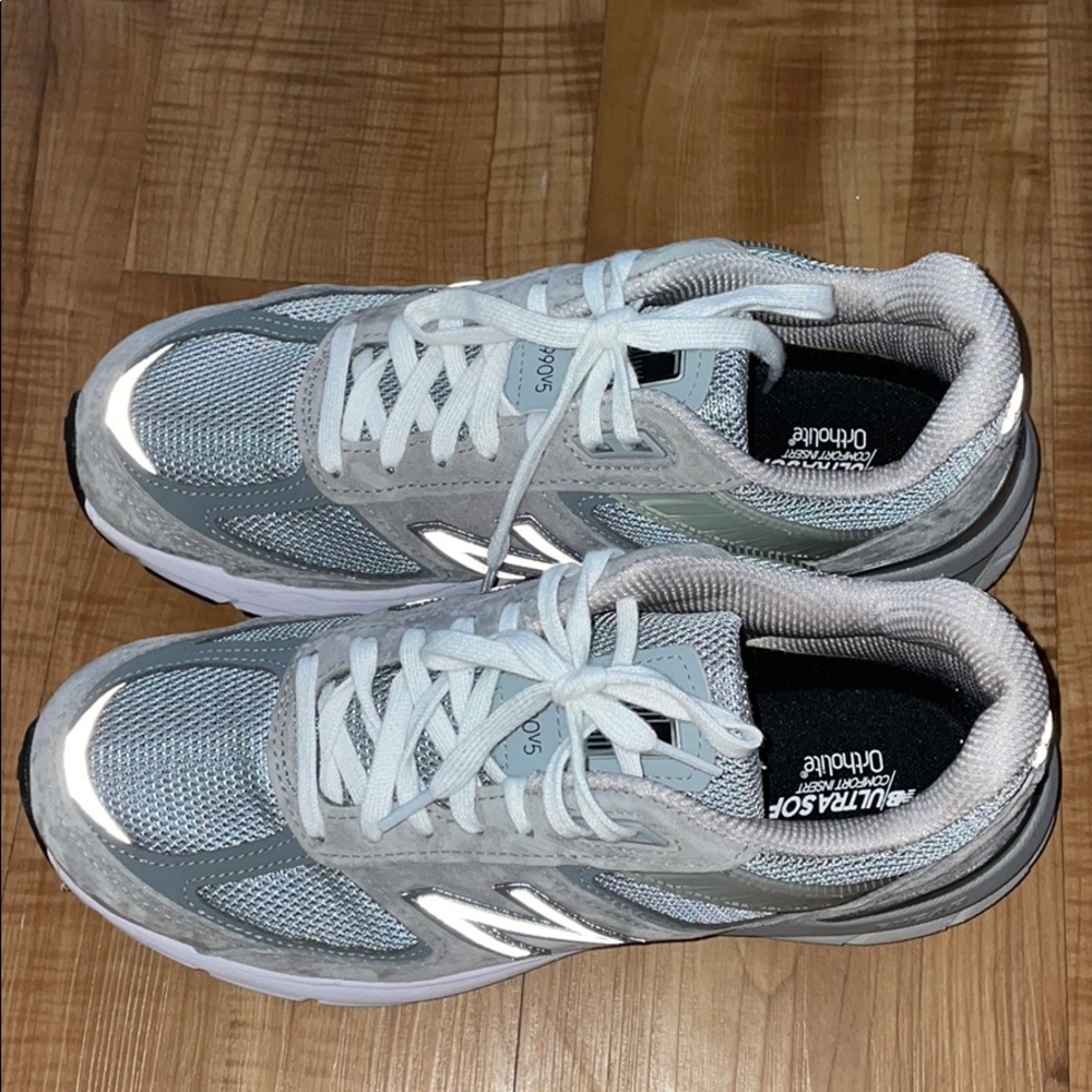 New Balance tinny shoes